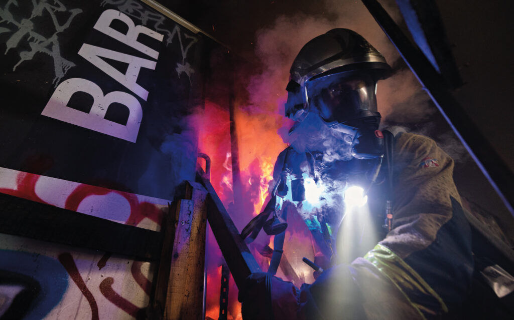 Petite Ceinture. Dans le XIIIᵉ arrondissement, un incendie détruit des voitures Corail 3 Incendie tunnel petite ceinture