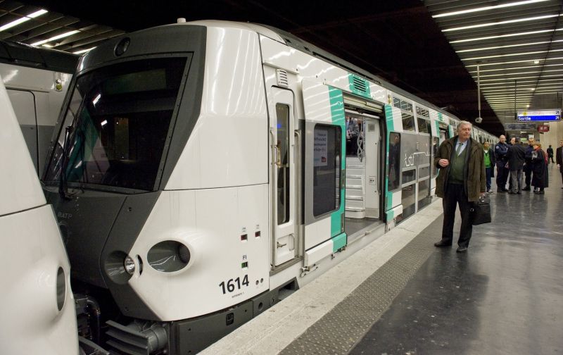 Nicolas Sarkozy lance les deux premières MI09 sur le RER A 1 Nicolas Sarkozy lance les deux premières MI09 sur le RER A