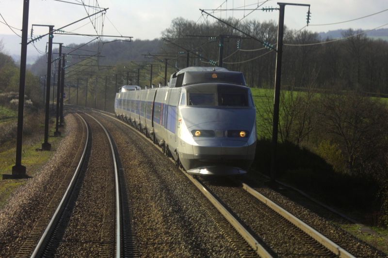 Lignes nouvelles : débats publics 1 Lignes nouvelles : débats publics