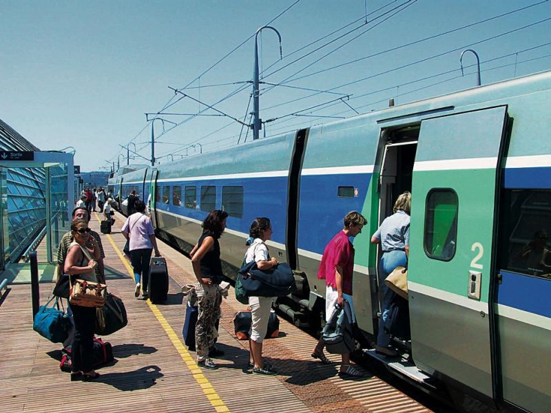 D’Avignon Centre à Avignon TGV, il n’y a qu’une « virgule » 2 D’Avignon Centre à Avignon TGV, il n’y a qu’une « virgule »