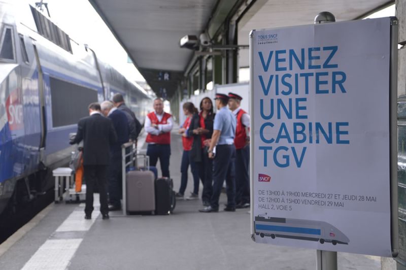 Les agents de la gare de Paris-Lyon présentent leurs métiers aux voyageurs 5 Les agents de la gare de Paris-Lyon présentent leurs métiers aux voyageurs