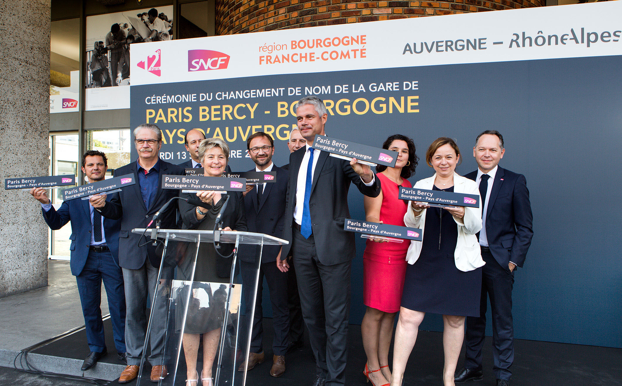 La gare de Bercy devient Paris-Bercy-Bourgogne-Pays d’Auvergne. 1 La gare de Bercy devient Paris-Bercy-Bourgogne-Pays d’Auvergne.