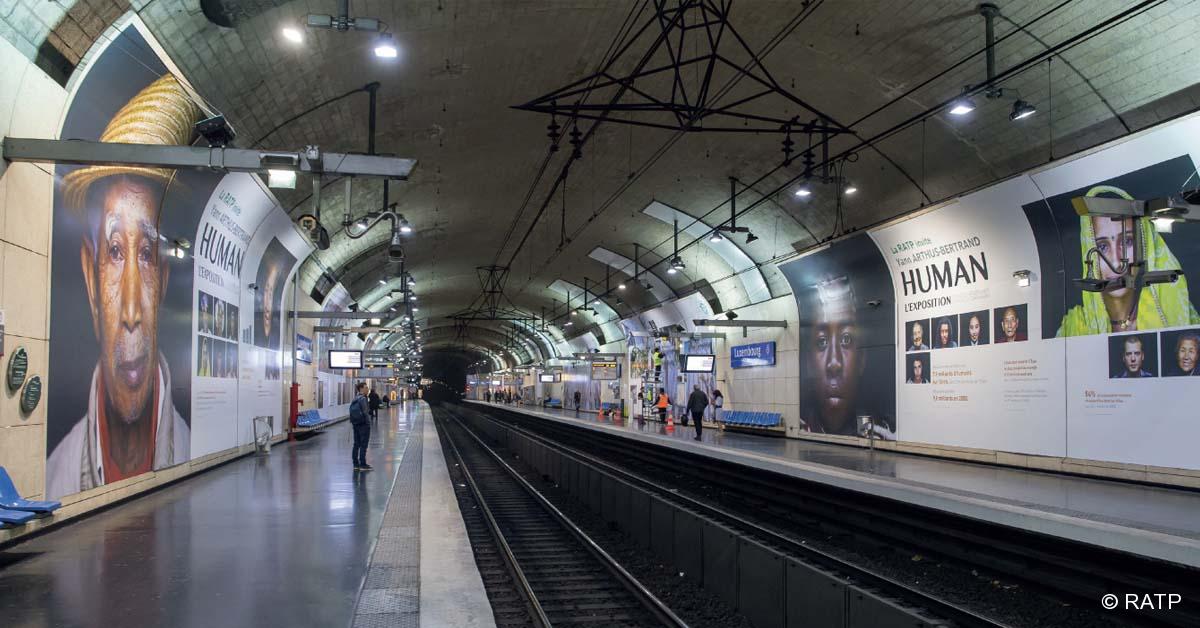 Expo. Les portraits de Yann Arthus-Bertrand invités sur le réseau RATP 18 © RATP