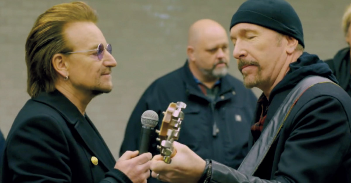 Berlin. U2 assure sa promotion dans le métro de Berlin 1 Berlin. U2 assure sa promotion dans le métro de Berlin