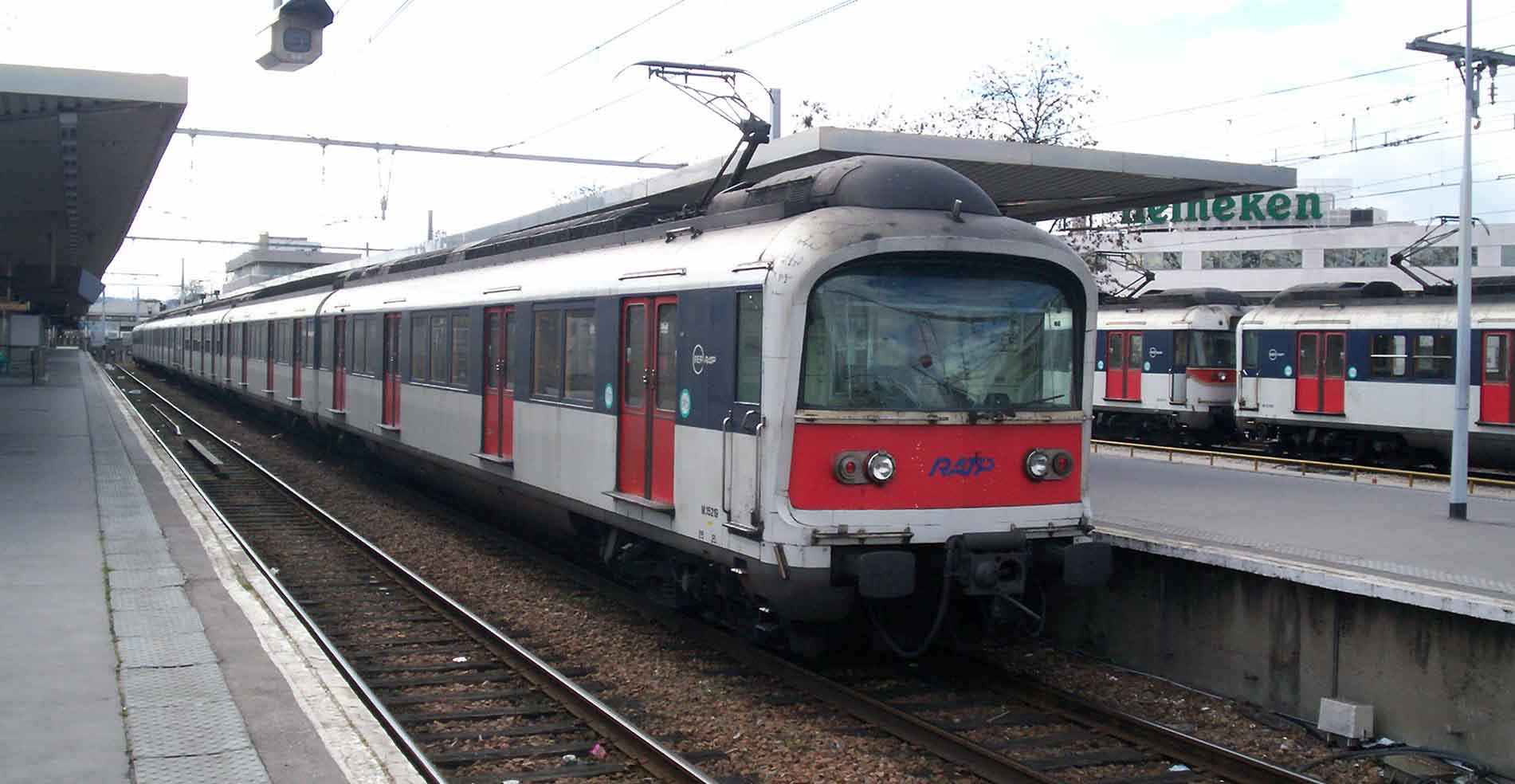 ANECDOTE. Un bébé naît dans le RER A 1 ANECDOTE. Un bébé naît dans le RER A