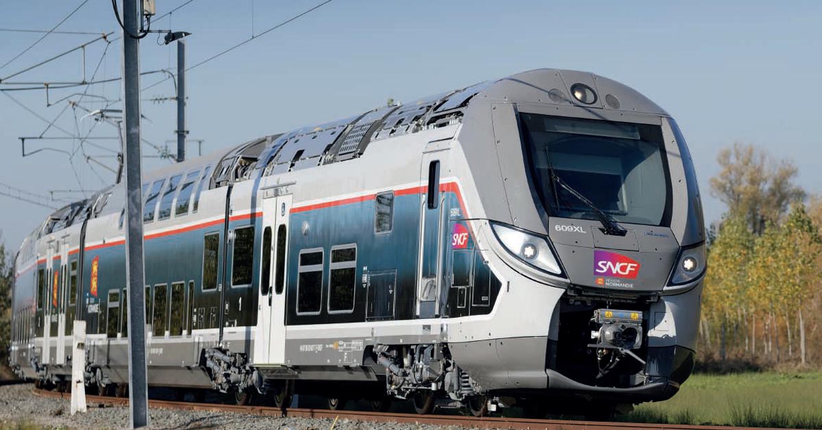 Passage sur la voie d’essai du site
Bombardier de Crespin du deuxième Omneo
Premium destiné à la Normandie.
La porte d’accès double de la caisse
d’extrémité est dédiée PMR.