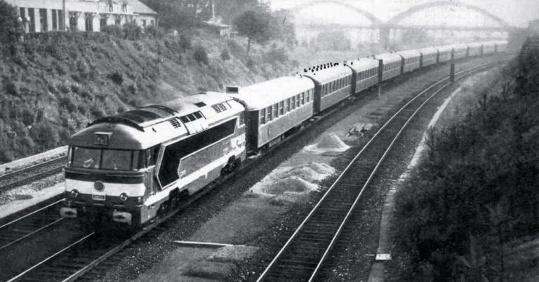Il était une fois dans La Vie du Rail – 61)Paris - Cherbourg. Vers la relève des Pacific par les nouvelles locomotives diesels-électriques 16 © R. Floquet