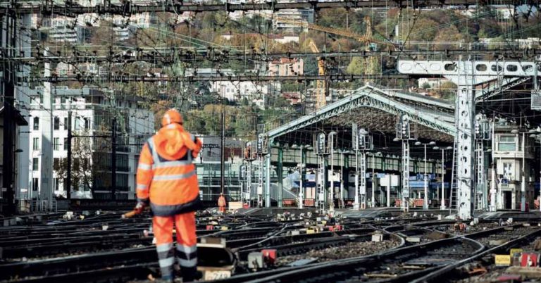 2020. SNCF Réseau au coeur du système 12 © SNCF Réseau/Arnaud Fevrier