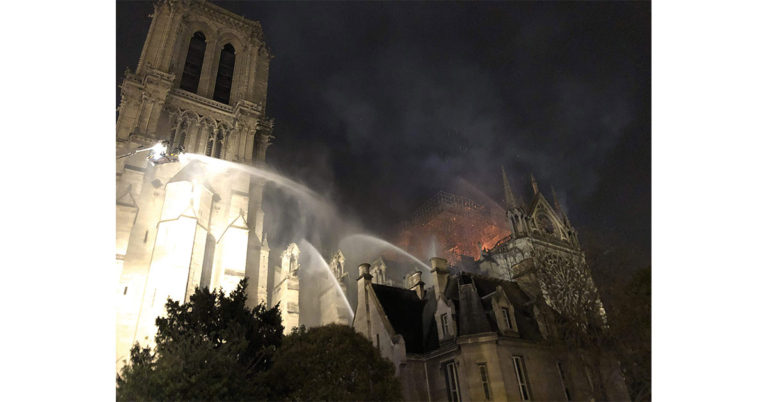Notre-Dame de Paris en feu 20 (c) Laurent Bromberger