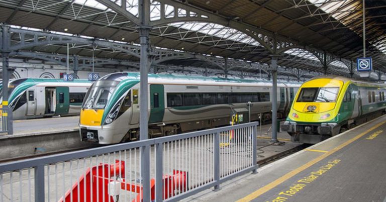 ANECDOTE. Irlande. Un bébé est né dans un train, la compagnie Irish Rail lui offre 25 ans de voyages gratuits 14 ANECDOTE. Irlande. Un bébé est né dans un train, la compagnie Irish Rail lui offre 25 ans de voyages gratuits