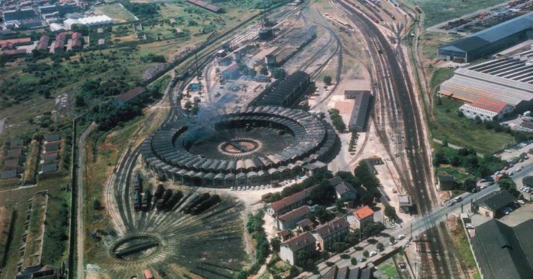 Il était une fois dans La Vie du Rail – 69)Le dépôt de Vénissieux. De la vapeur au turbotrain (1/2) 18 © LVDR. Pilote opérateur R. Henrard