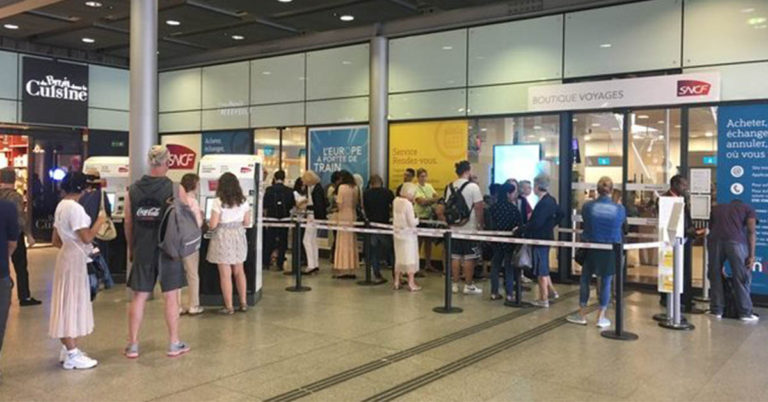 Guichets de gare. Une attente interminable 8 © Robin Loison