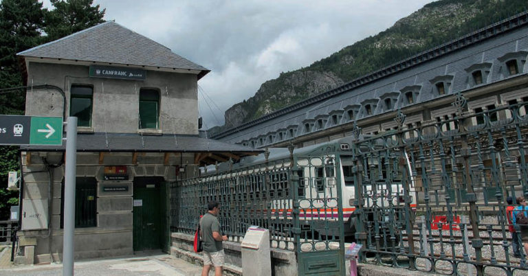 Il était une fois dans La Vie du Rail – 89) Pyrénées. Canfranc, la belle endormie 6 © Anne JEANTET-LECLERC