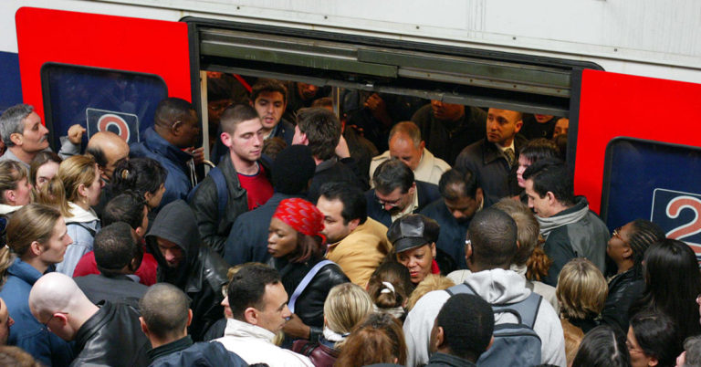 Faut-il mettre en place le service minimum ? 18 © DR