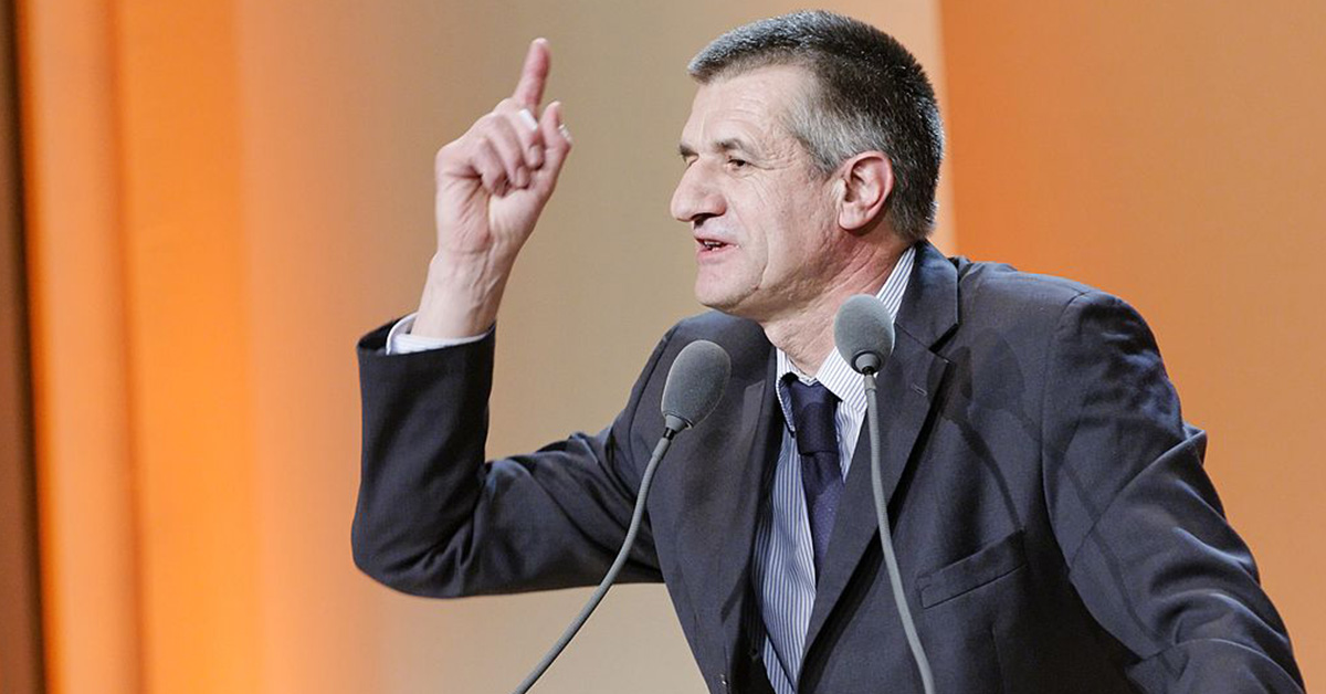 ANECDOTE. Pyrénées Atlantiques : Lassalle se gare sur un passage à niveau et bloque un train 1 ANECDOTE. Pyrénées Atlantiques : Lassalle se gare sur un passage à niveau et bloque un train