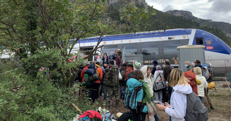 Après la tempête Alex, les circulations ferroviaires sont rétablies progressivement 16 Après la tempête Alex, les circulations ferroviaires sont rétablies progressivement