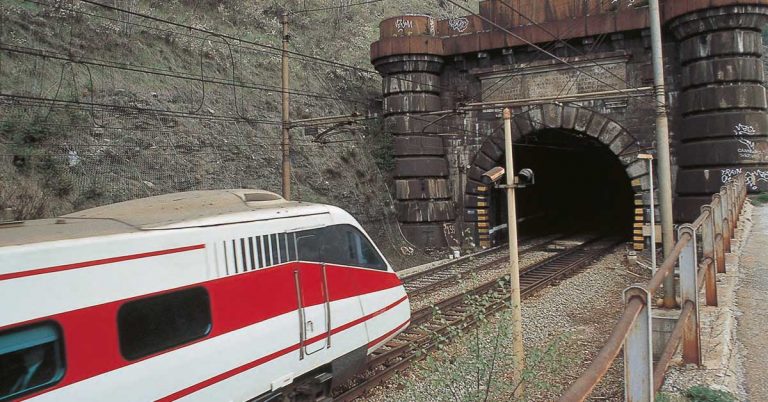 Il était une fois dans La Vie du Rail 127) Deux ans après la catastrophe du Mont-Blanc (2nde partie) 2 © Christophe RECOURA/LVDR