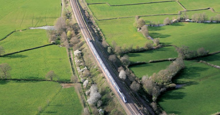Il était une fois dans La Vie du Rail 130) Entre Bourgogne et Champagne-Ardenne. Le rail vu du ciel 2 © Guillaume Pourageaux