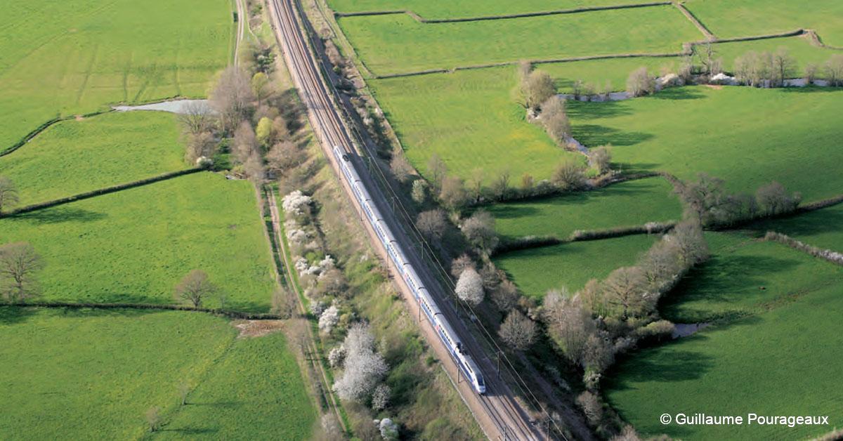 Il était une fois dans La Vie du Rail 130) Entre Bourgogne et Champagne-Ardenne. Le rail vu du ciel 1 © Guillaume Pourageaux