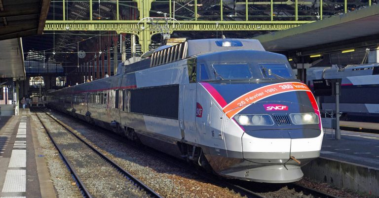 Faut-il repeindre en orange la rame TGV du premier record ? Donnez-nous votre avis ! 14 Faut-il repeindre en orange la rame TGV du premier record ? Donnez-nous votre avis !