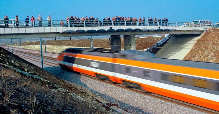 Faut-il repeindre en orange la rame TGV du premier record ? Vous avez dit oui à 91 % 4 Faut-il repeindre en orange la rame TGV du premier record ? Vous avez dit oui à 91 %