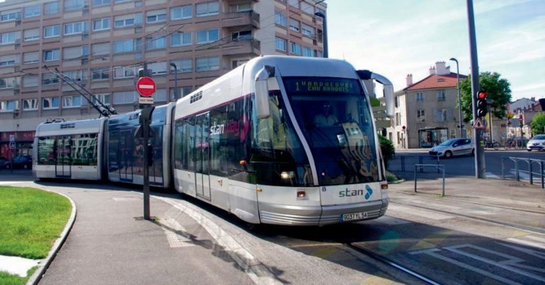 Grand Est. Le tram « fer » de Nancy est suspendu 2 © Patrick Laval - Photorail