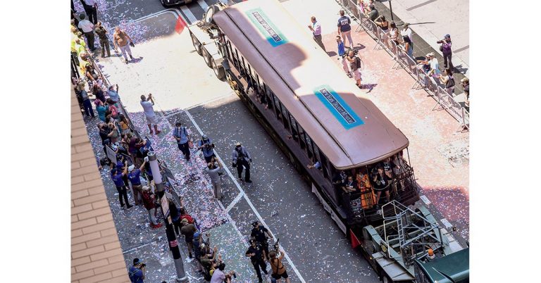 New York. Une parade pour célébrer les « travailleurs essentiels » 2 © MTA