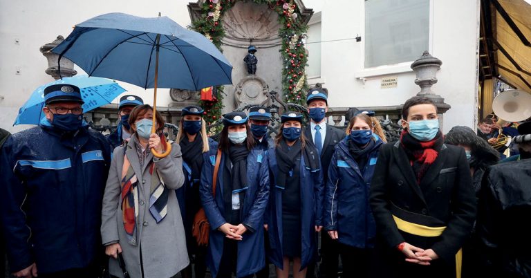 Bruxelles. Le Manneken-Pis porte le nouvel uniforme de la SNCB 12 © SNCB