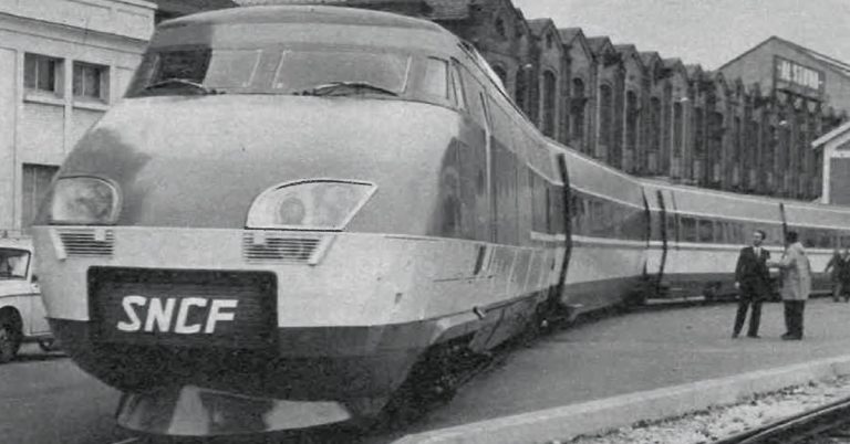 Il était une fois dans La Vie du Rail 141) Porteur de beaucoup d'espoirs. Le T.G.V. 001 20 © Ph.SNCF