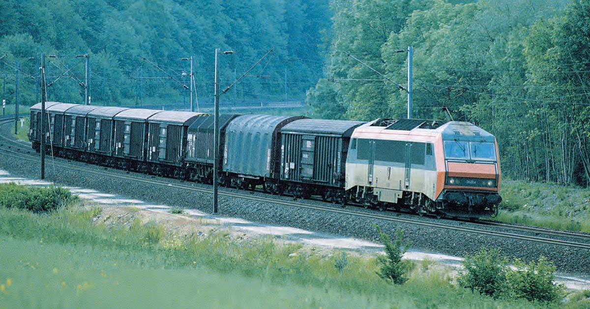 Il était une fois dans La Vie du Rail 143) Technologie. Quand le train se met au satellite 28 Il était une fois dans La Vie du Rail 143) Technologie. Quand le train se met au satellite