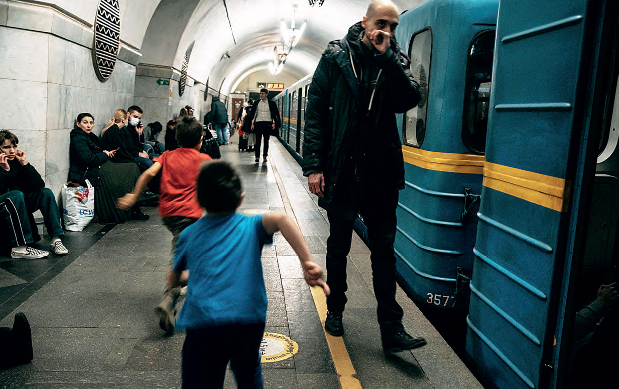 En Ukraine, les métros transformés en abri antiaérien 1 En Ukraine, les métros transformés en abri antiaérien