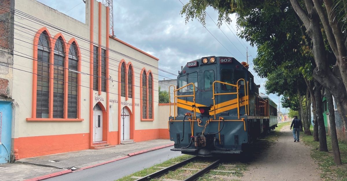 France 5. La nouvelle saison des Trains pas comme les autres débute au Guatemala 1 © Step by Step Productions