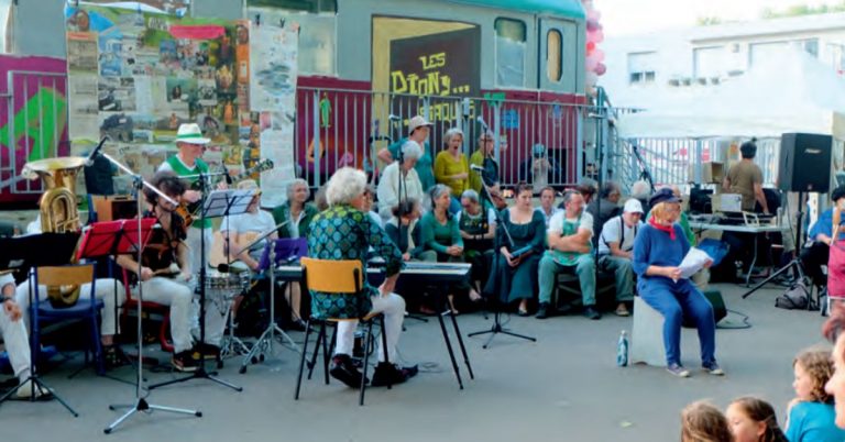 A Saint-Denis, une voiture du Capitole reprend vie 10 © Les Dionysiaques
