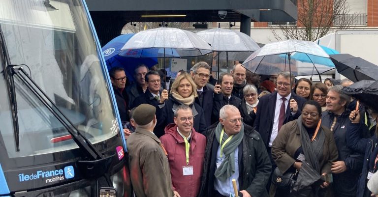 Le T12, premier « vrai » tram-train francilien, entre en service 7 © Patrick Laval