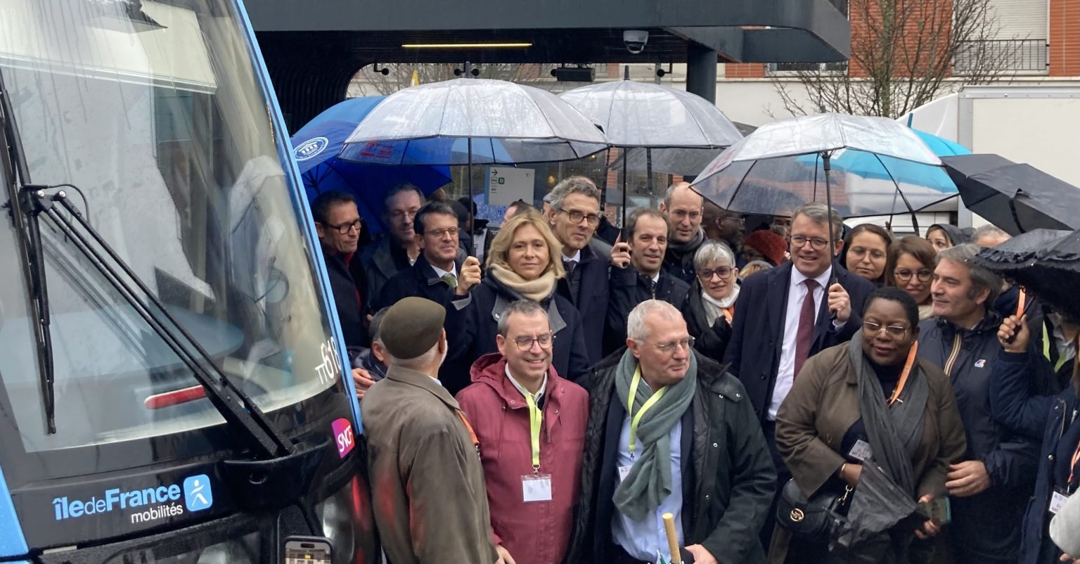 Le T12, premier « vrai » tram-train francilien, entre en service 1 © Patrick Laval