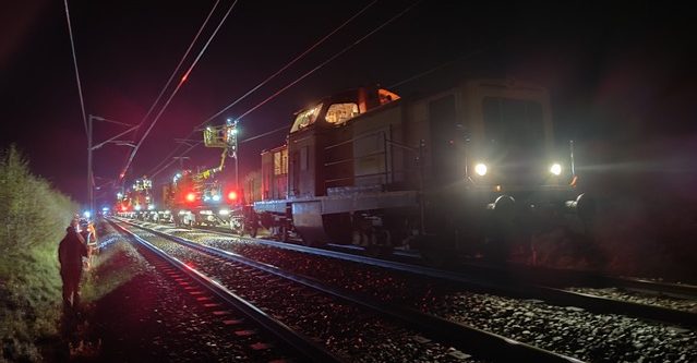 Un train-usine pour renouveler les supports de caténaire dans les Hauts-de-France 5 @YannGoubin