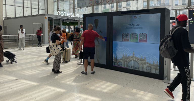 Gares & Connexions teste un avatar pour orienter les voyageurs en gare du Nord 2 Gares & Connexions teste un avatar pour orienter les voyageurs en gare du Nord