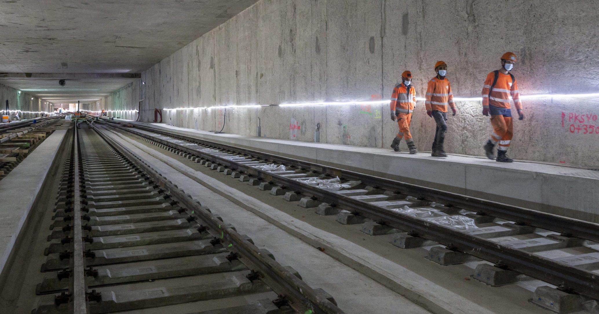La Cour des comptes scrute la capacité financière de la RATP à maintenir son réseau en expansion 1 Pose des premiers rails du Grand Paris Express