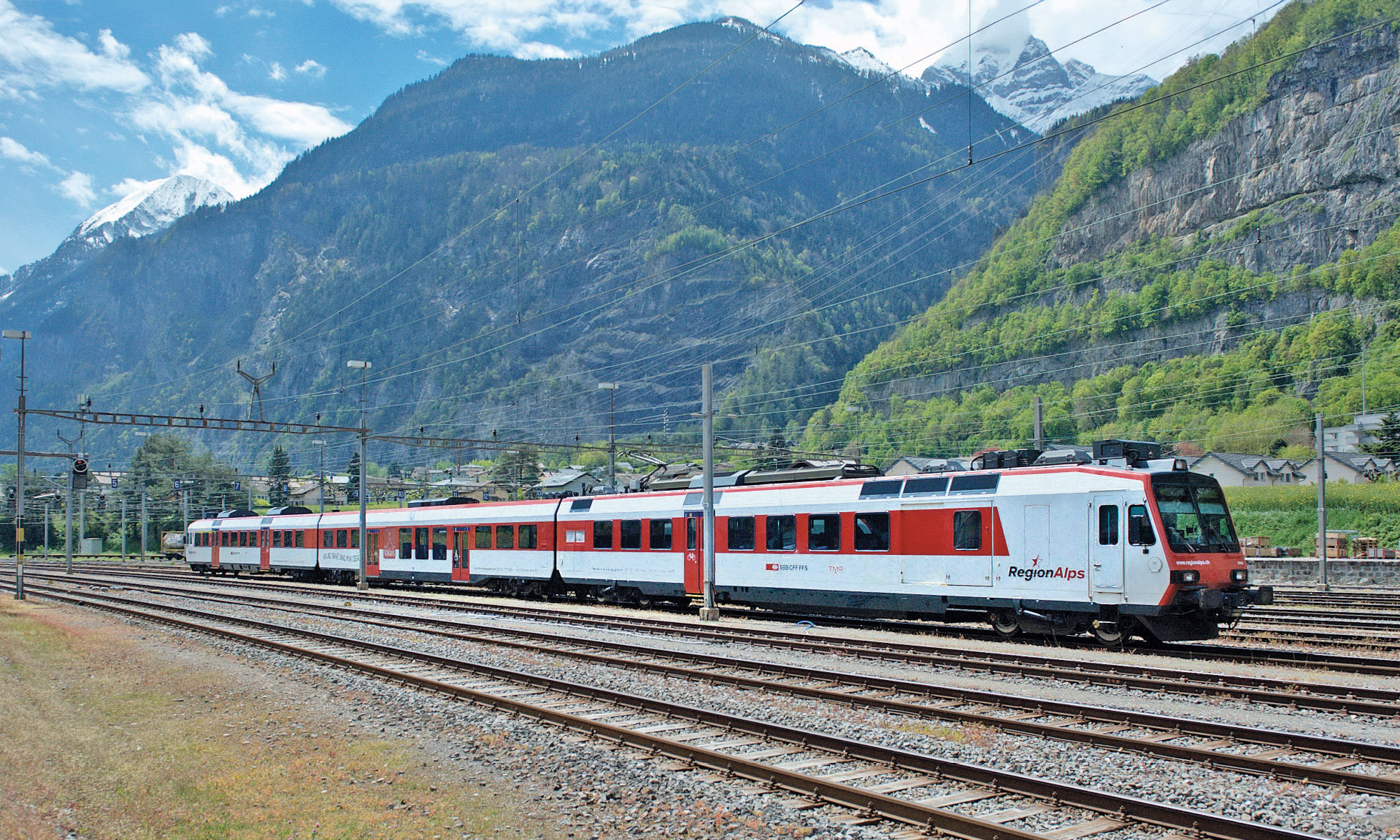 Suisse : Les TMR à la Conquête de Nouveaux Horizons Ferroviaires 1 Suisse : Les TMR à la Conquête de Nouveaux Horizons Ferroviaires
