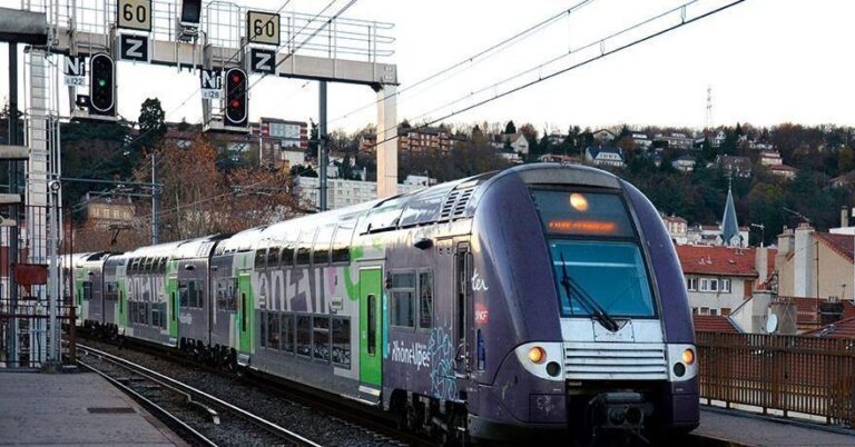 Insuffisance des trains régionaux en Auvergne-Rhône-Alpes : Un rapport accablant de la Cour des comptes 6 TER AURA