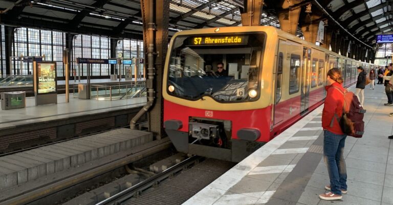 Le Deutschland-Ticket sauvé par une hausse à 58 euros : Un tournant décisif pour les transports publics allemands 16 Train régional Deutsche Bahn