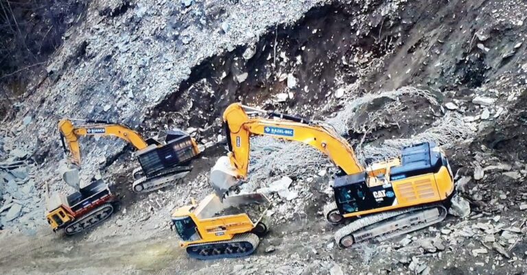 Maurienne : La réouverture de la ligne ferroviaire retardée jusqu'au premier trimestre 2025 10 Engins radiocommandés chantier de la Maurienne