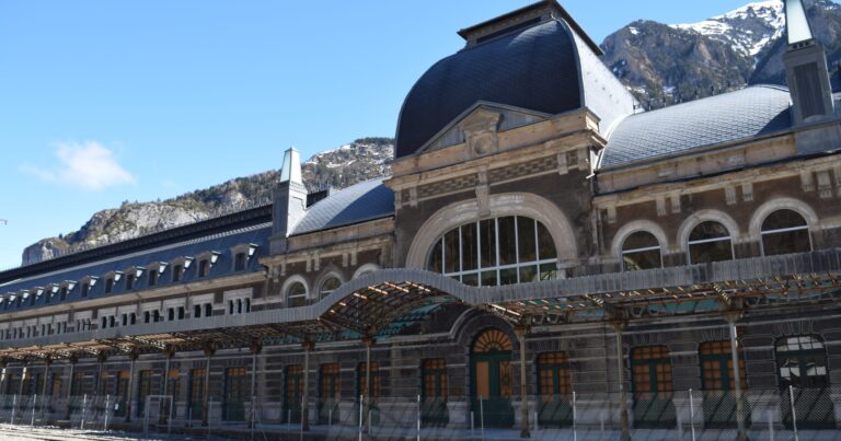 Pau – Canfranc : Le Chaînon Manquant qui Pourrait Révolutionner les Transports Pyrénéens d'ici 2032 6 Canfranc Gare