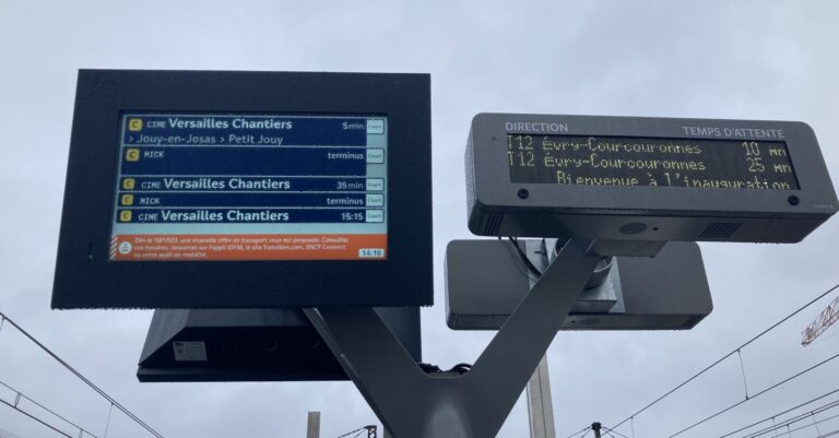 Réduction des services SNCF en Île-de-France : Les usagers mécontents avant les JO 18 Prochains départs sur le « RER C » (en fait, la ligne V) et le T12 à Massy-Palaiseau.
