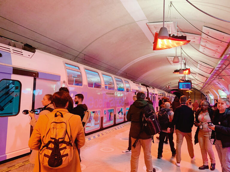 Crise sur la ligne E du RER : La SNCF suspend les livraisons des RER NG d'Alstom 6 Arrivée le 13 novembre 2023 du premier RER NG en gare de Haussmann-Saint-Lazare.