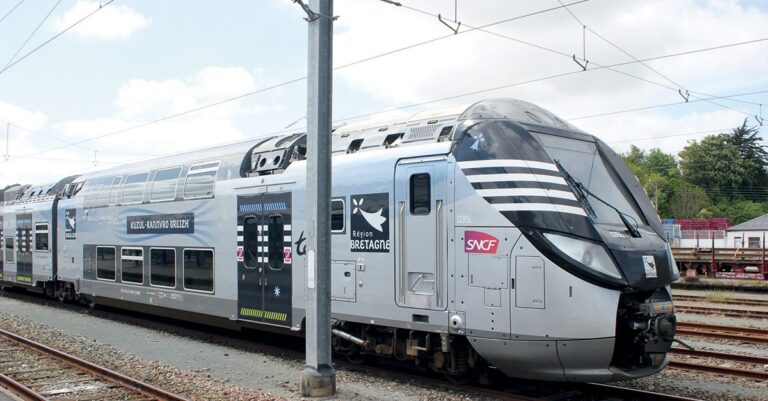 Renforcement Massif de l'Offre TER en Bretagne: Une Révolution Ferroviaire 10 TER aux couleurs du conseil régional de Bretagne.