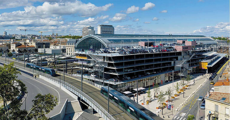 Révolution en vue pour la gare de Bordeaux Saint-Jean 16 SNCF Réseau va accompagner les collectivités qui souhaitent un RER métropolitain. Ici la gare Saint-Jean (agrandie par Arep), au cœur du projet de Serm de Bordeaux.