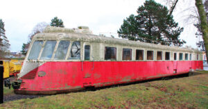 L'autorail De Dietrich X 42511préservé à l'usine Intuis (ex-Noirot chauffage) de Laon (8 février 2024).