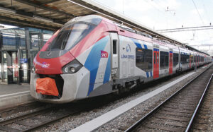 Le train SL 4 23134 Coppet - Annemasse, assuré par les Z 31523/524 et Z 31511/512, stationne en gare de Genève-Cornavin (8 novembre 2021).