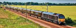 Le Train Royal, avec à bord Sa Majesté le Roi Charles III, 1Z82 Scarborough - Londres King’s Cross, avec en tête la locomotive diesel 67005 et en queue la 67006, passe au niveau de la bifurcation Croft Jcn (12 juin 2023).
